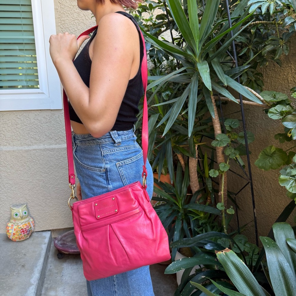 Marc Jacobs Fuchsia/Gold Leather Crossbody Bag
